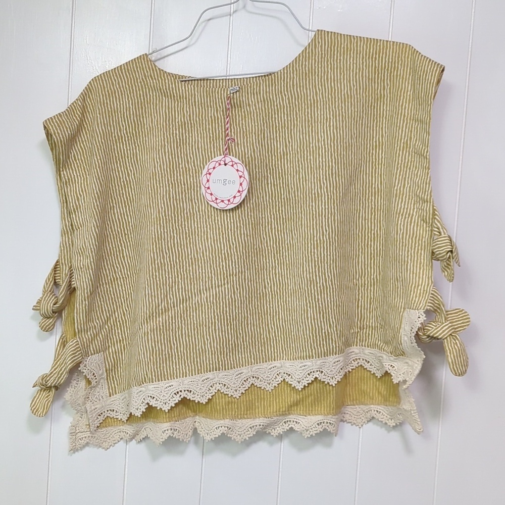 🌟NWT Umgee Mustard and White Striped Blouse